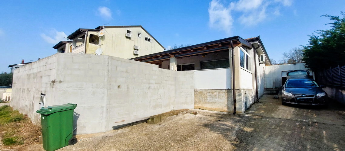 Lokacija: Hrvaška, Istarska županija, Buje, Kaštel