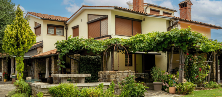 Real estate: Sale, House, Detached Location: Coastal-Karst, Koper, Pomjan