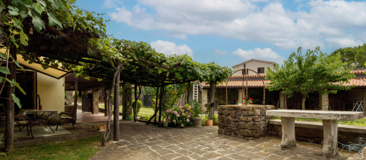 Real estate: Sale, House, Detached Location: Coastal-Karst, Koper, Pomjan