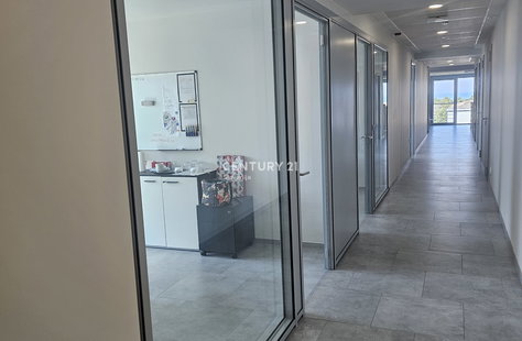 Obalno - kraška, Izola, Oddaja, Poslovni prostor, Pisarna, 33 m<sup>2</sup>, 2023