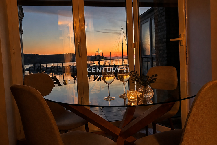 Lokacija: Obalno - kraška, Izola, Center