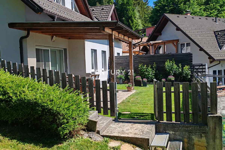 Lokacija: Ljubljana okolica, Grosuplje, Polica
