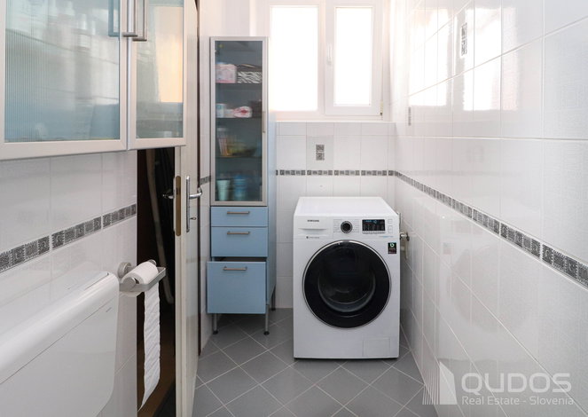 Location: Ljubljana mesto, Bežigrad, Bratovševa ploščad