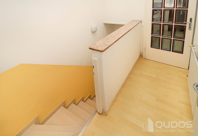 Location: Ljubljana mesto, Bežigrad, Bratovševa ploščad