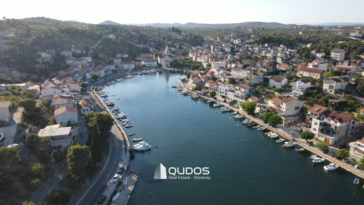 Lokacija: Hrvaška, Šibensko-kninska županija, Šibenik-okolica, Zaton