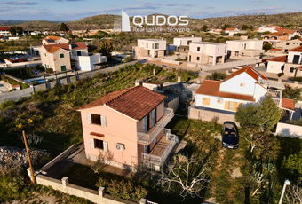 Lokacija: Hrvaška, Šibensko-kninska županija, Šibenik-okolica, Zaton