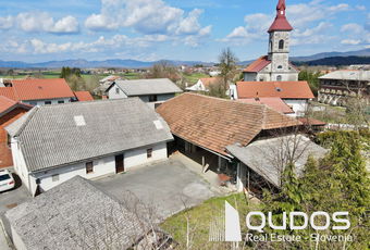 Lokacija: Notranjsko - kraška, Postojna, Koče