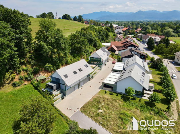 Lokacija: Ljubljana okolica, Vrhnika, Sinja Gorica