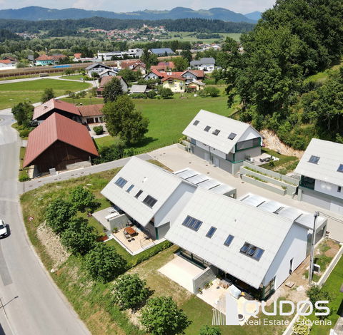Lokacija: Ljubljana okolica, Vrhnika, Sinja Gorica