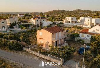 Lokacija: Hrvaška, Šibensko-kninska županija, Šibenik-okolica, Zaton