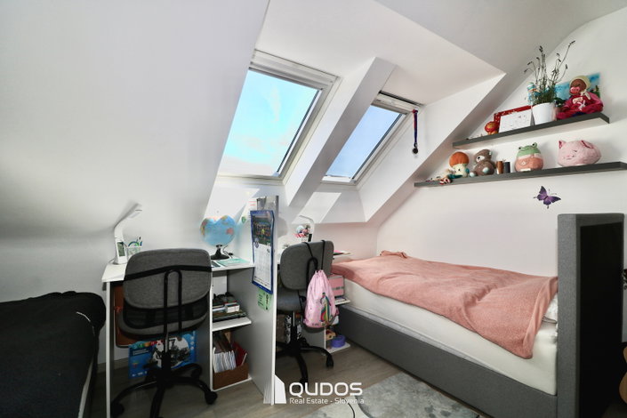 Lokacija: Ljubljana mesto, Šiška, Šmartno pod Šmarno goro