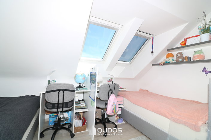 Lokacija: Ljubljana mesto, Šiška, Šmartno pod Šmarno goro