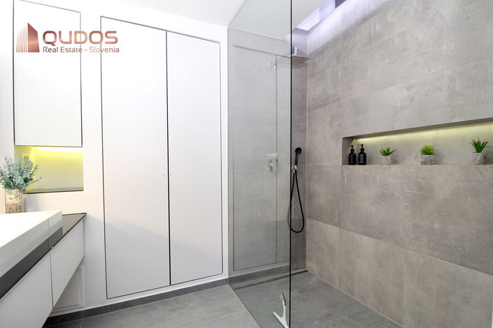 Lokacija: Ljubljana mesto, Center, Center