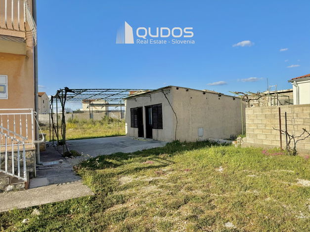 Lokacija: Hrvaška, Šibensko-kninska županija, Šibenik-okolica, Zaton