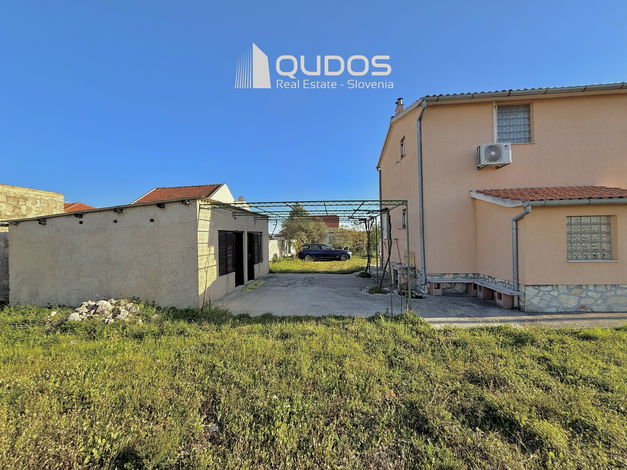 Lokacija: Hrvaška, Šibensko-kninska županija, Šibenik-okolica, Zaton