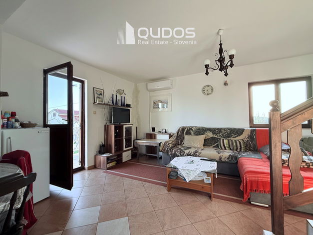 Lokacija: Hrvaška, Šibensko-kninska županija, Šibenik-okolica, Zaton