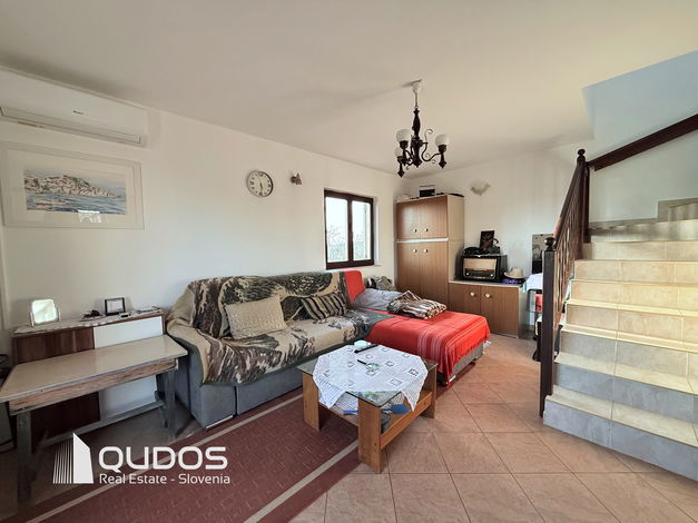 Lokacija: Hrvaška, Šibensko-kninska županija, Šibenik-okolica, Zaton