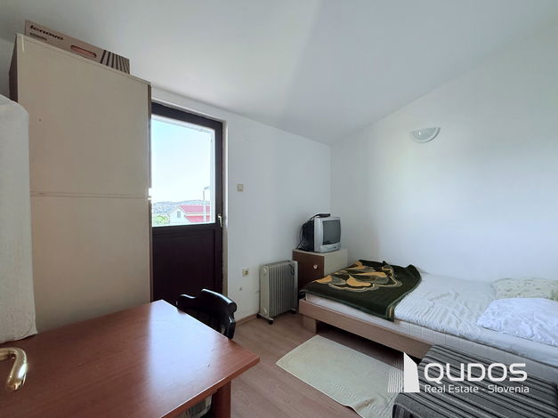 Lokacija: Hrvaška, Šibensko-kninska županija, Šibenik-okolica, Zaton