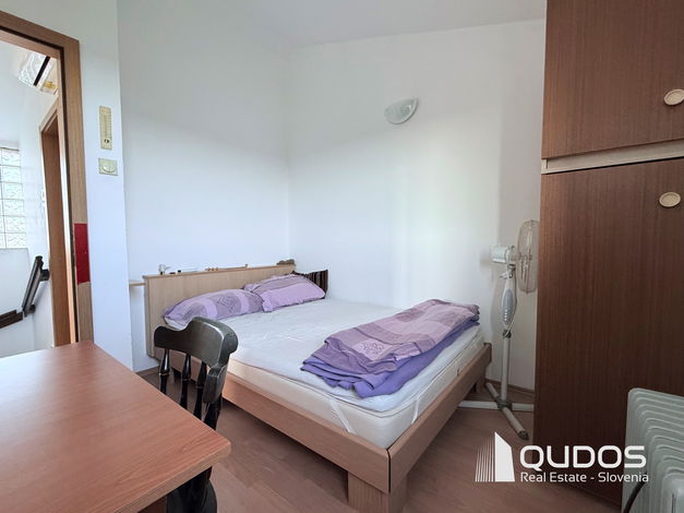 Lokacija: Hrvaška, Šibensko-kninska županija, Šibenik-okolica, Zaton