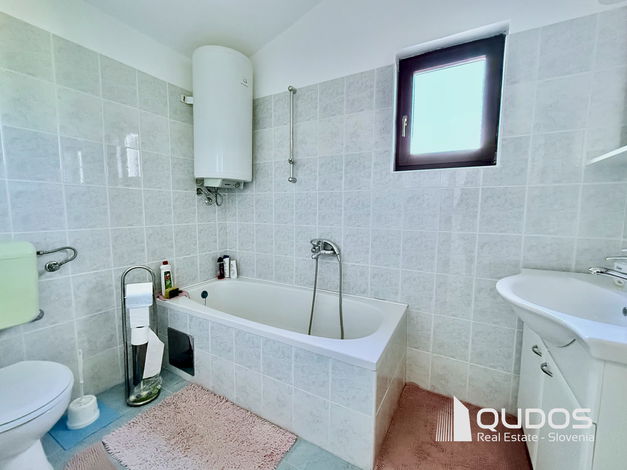 Lokacija: Hrvaška, Šibensko-kninska županija, Šibenik-okolica, Zaton