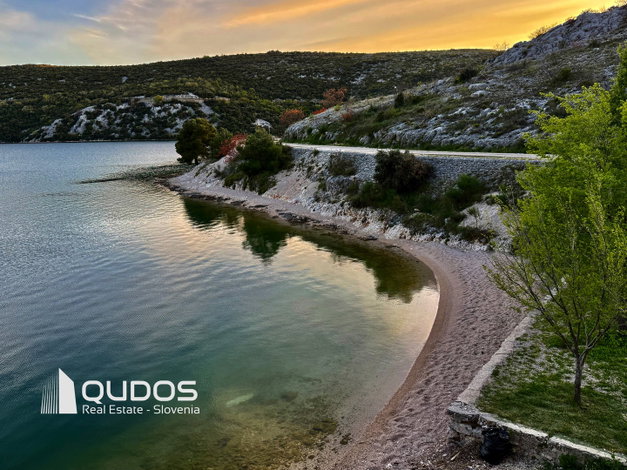 Lokacija: Hrvaška, Šibensko-kninska županija, Šibenik-okolica, Zaton
