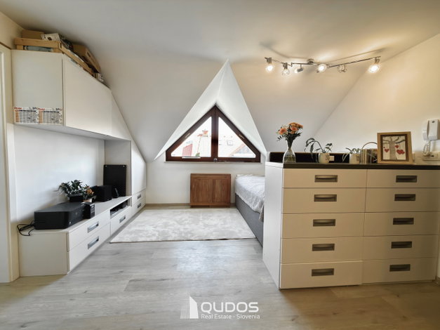 Lokacija: Ljubljana mesto, Šiška, Šmartno pod Šmarno goro