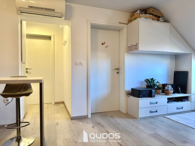 Lokacija: Ljubljana mesto, Šiška, Šmartno pod Šmarno goro