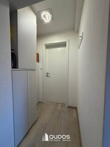 Lokacija: Ljubljana mesto, Šiška, Šmartno pod Šmarno goro
