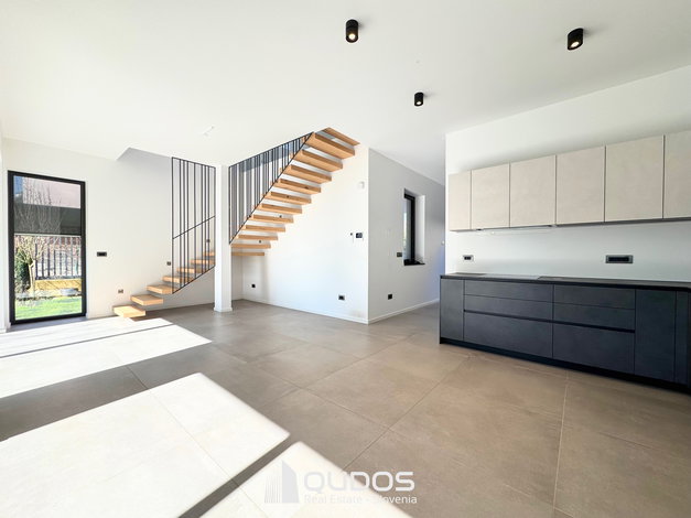 Location: Ljubljana City, Vič-Rudnik, Vrhovci