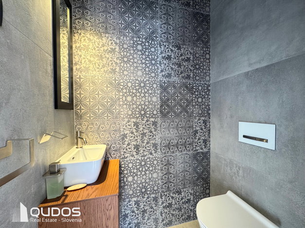 Location: Ljubljana City, Vič-Rudnik, Vrhovci