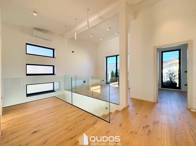 Location: Ljubljana City, Vič-Rudnik, Vrhovci