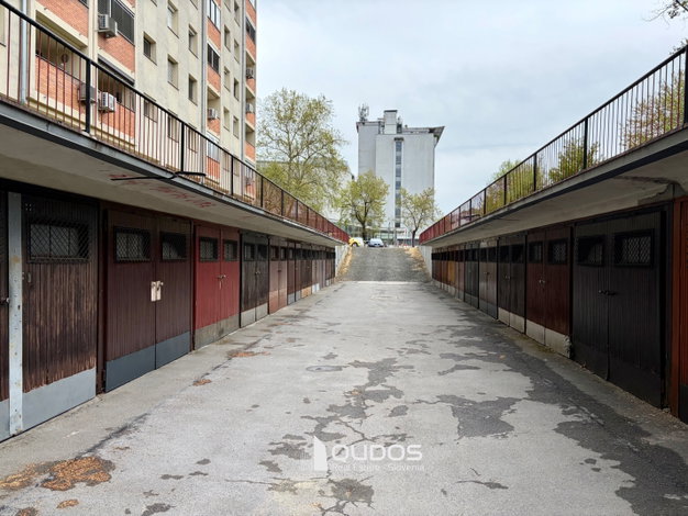Location: Ljubljana mesto, Šiška, Šiška