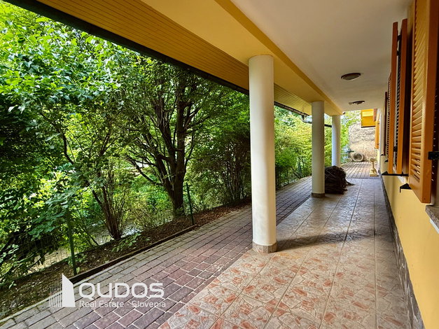 Lokacija: Ljubljana okolica, Mengeš, Mengeš