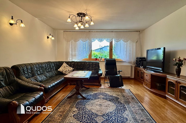 Lokacija: Ljubljana okolica, Mengeš, Mengeš