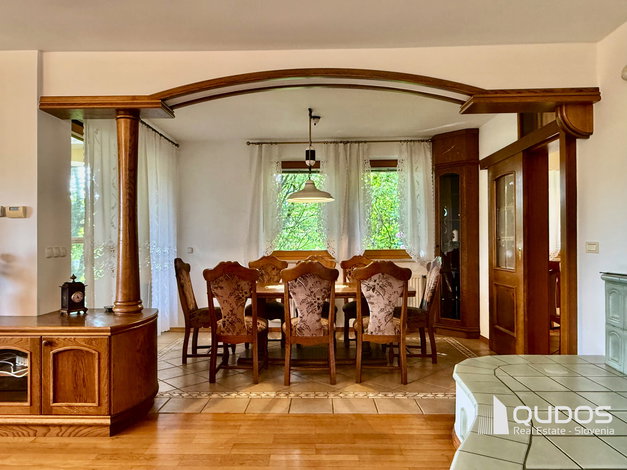 Lokacija: Ljubljana okolica, Mengeš, Mengeš