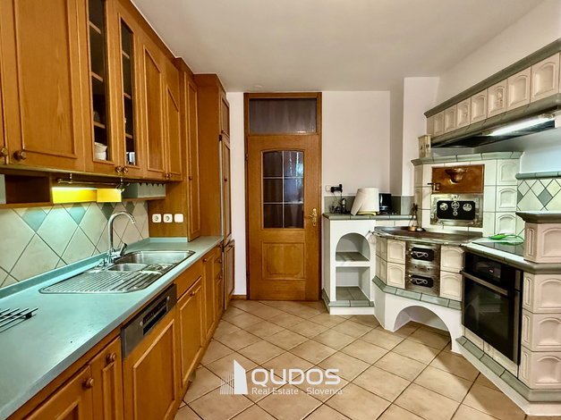 Lokacija: Ljubljana okolica, Mengeš, Mengeš