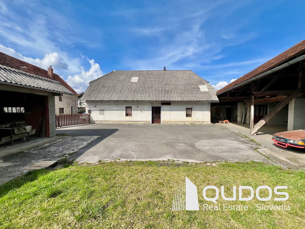 Lokacija: Notranjsko - kraška, Postojna, Koče