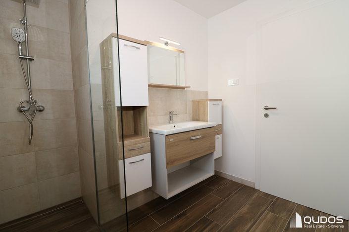Lokacija: Ljubljana mesto, Bežigrad, Stožice