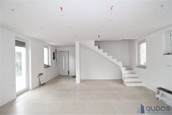 Lokacija: Ljubljana okolica, Mengeš, Loka pri Mengšu