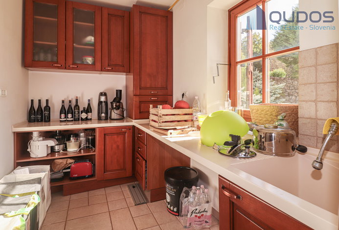 Location: Obalno - kraška, Sežana