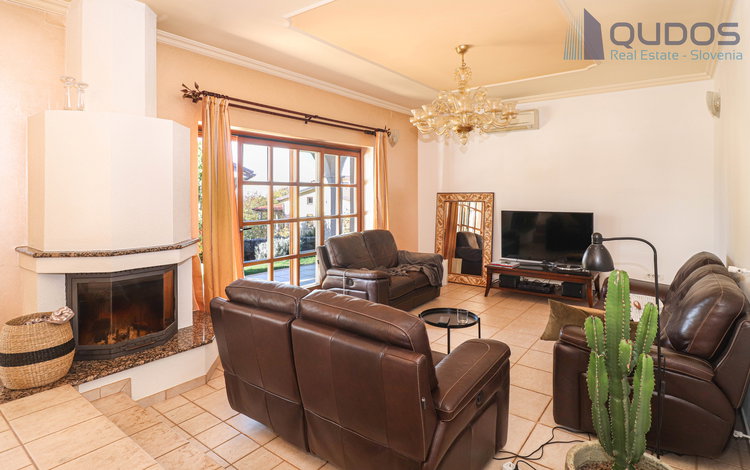 Location: Obalno - kraška, Sežana