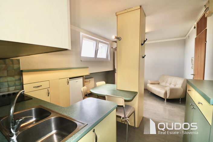 Lokacija: Ljubljana okolica, Mengeš, Mengeš