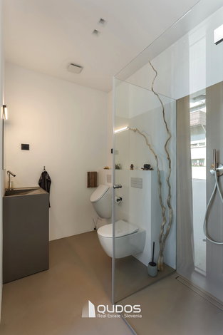 Lokacija: Ljubljana mesto, Vič-Rudnik, Trnovo