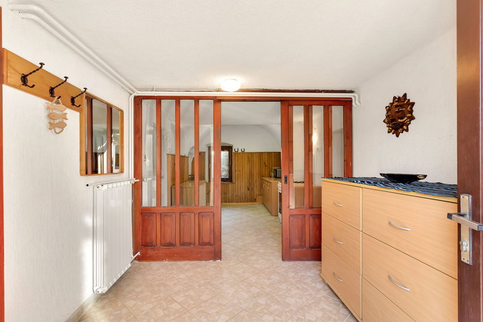 Lokacija: Notranjsko - kraška, Postojna, Koče