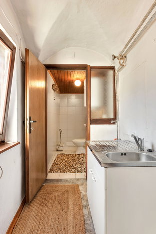 Lokacija: Notranjsko - kraška, Postojna, Koče