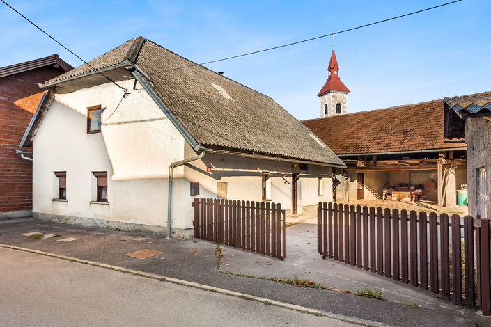 Lokacija: Notranjsko - kraška, Postojna, Koče