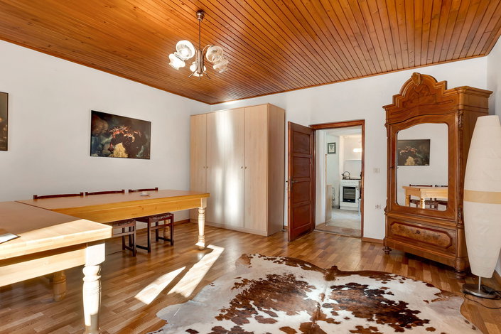 Lokacija: Notranjsko - kraška, Postojna, Koče