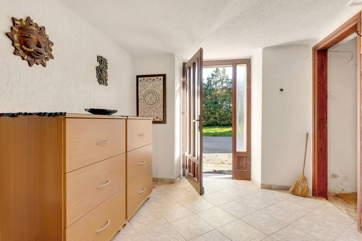 Lokacija: Notranjsko - kraška, Postojna, Koče