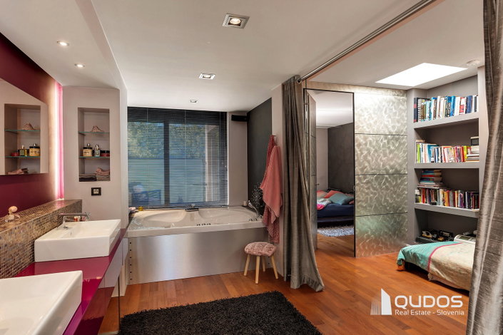 Lokacija: Ljubljana mesto, Šiška, Mostec