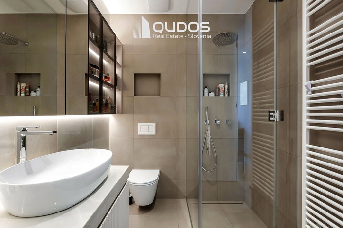 Lokacija: Ljubljana mesto, Vič-Rudnik, Rožna dolina